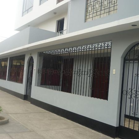 Strenua - Las Quintanas Hostel Trujillo Exterior photo
